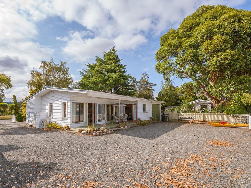 Lake Edge Cottage - Waitahanui Holiday Home Exteriér fotografie